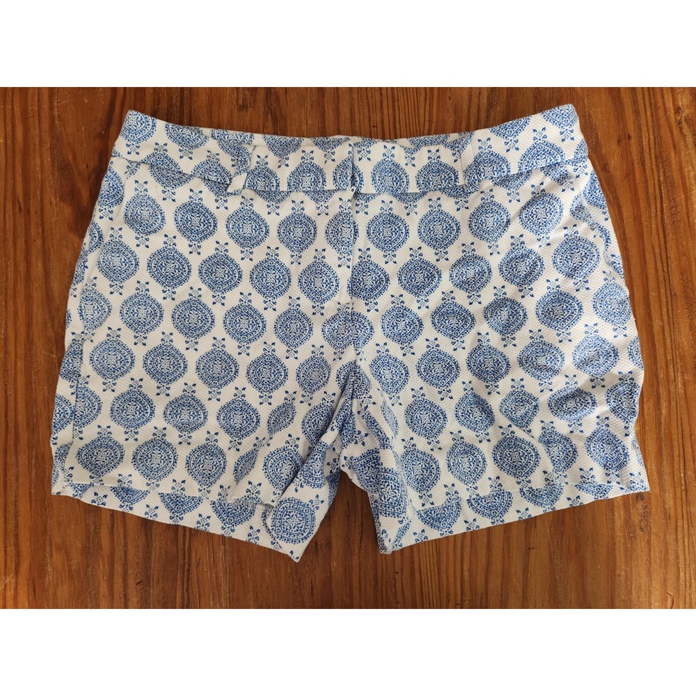Dalia Medallion Print Shorts Blue White‎ Textured Flat Front Chino 6x4" Inseam